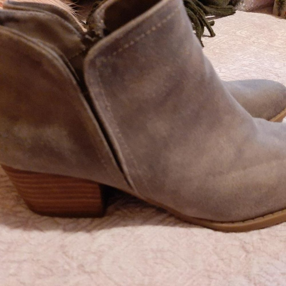 Fergie Booties - Picture 2 of 7